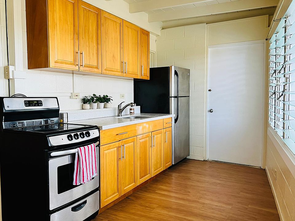 Full size kitchen with oven