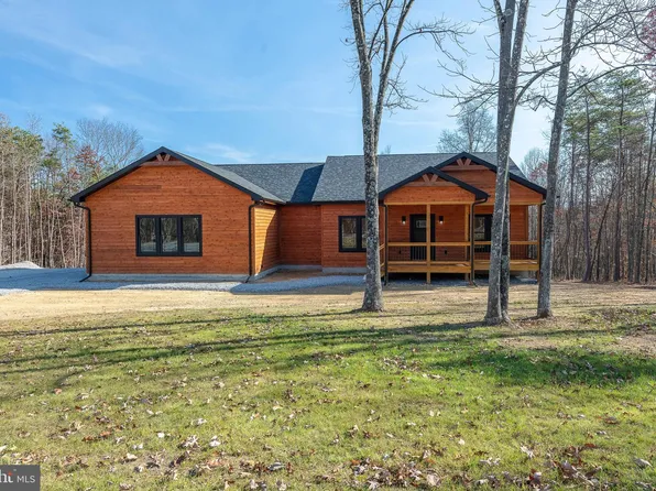62 Key Pine Ln, Berkeley Springs, WV 25411