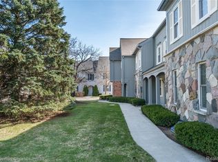 1695 Huntington Park, Rochester, MI 48309