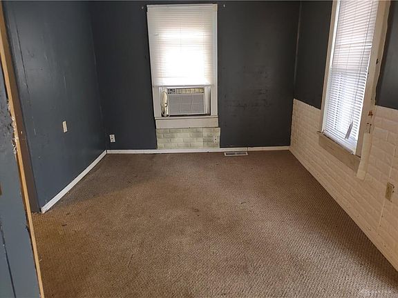 3rd image of 1808 Dewitt Dr