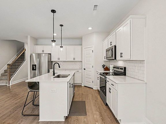 3rd image of 79 Calluna Dr