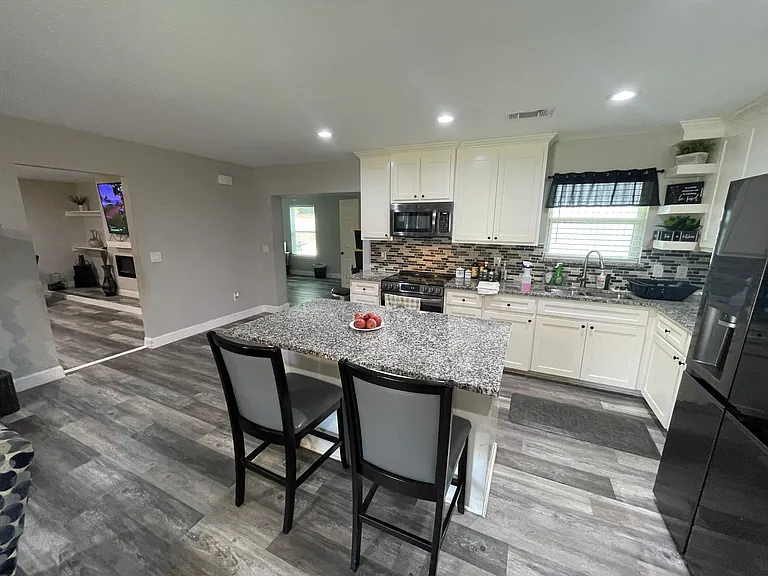 1313 E Turley St — Photo 4