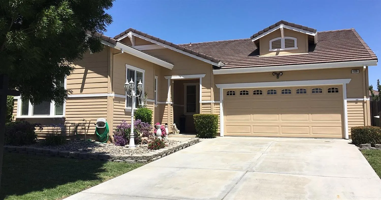 129 Wisteria Ln photo 1