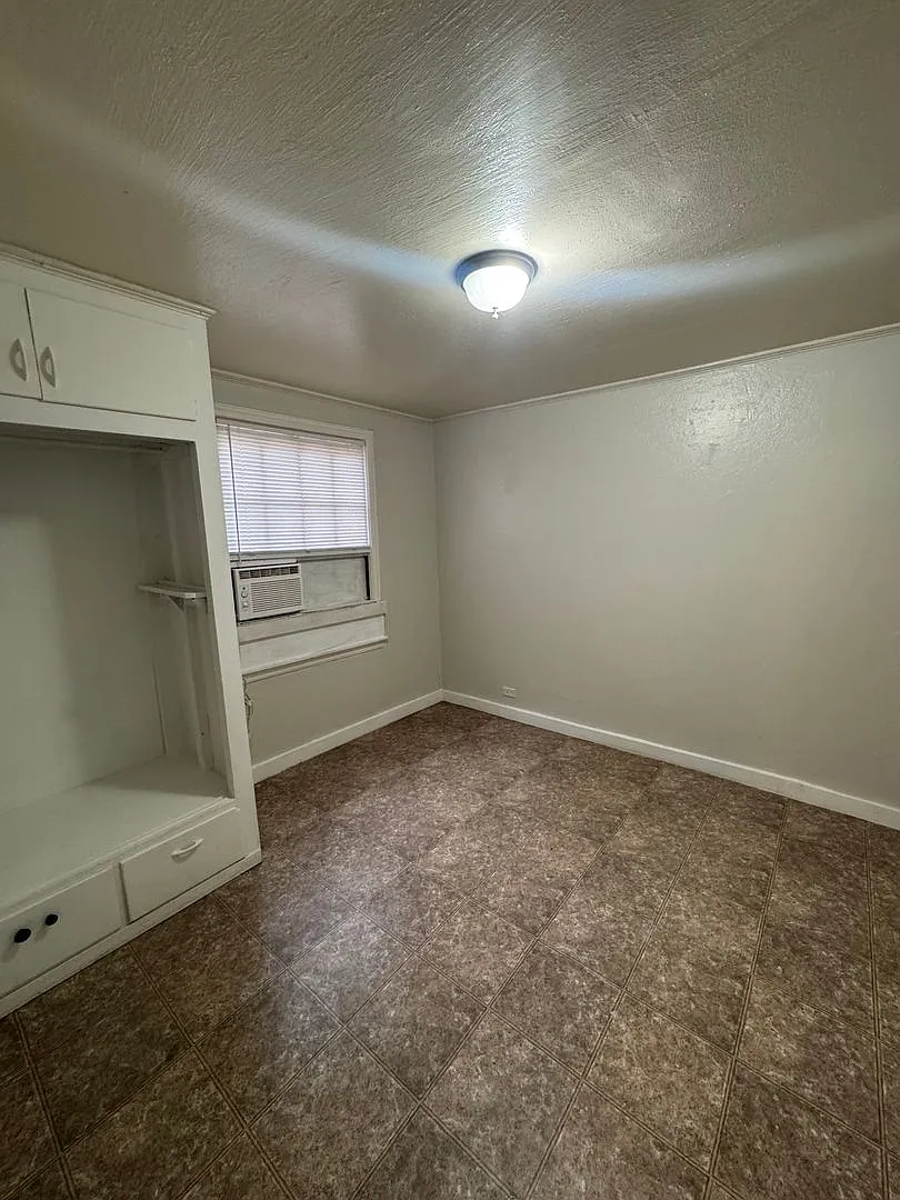 2032 Acorn Lane — Photo 3