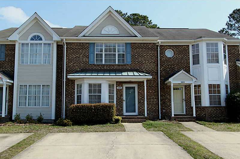 1st image of 520 S Lake Cir