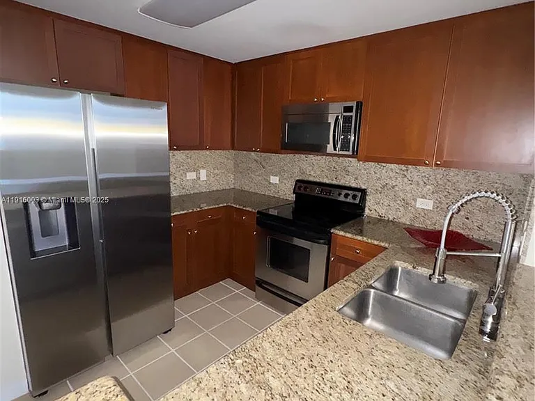 19501 W Country Club Dr #Penthouse 06 — Photo 5