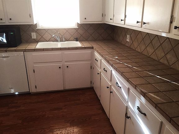 4th image of 121 Cedar Ave