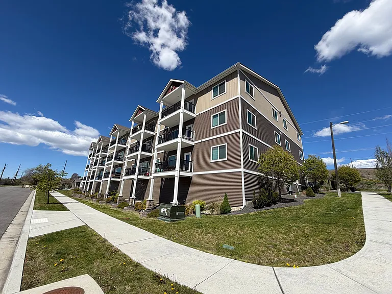 River City Apartments — Photo 14