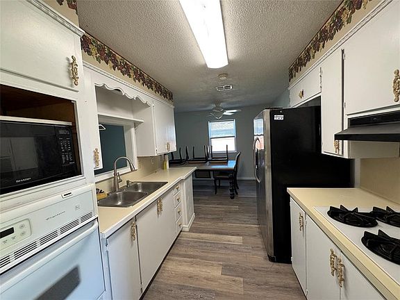 5th image of 1817 Oakridge Dr