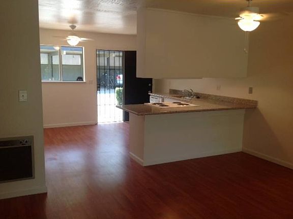 Kitchen & Bar