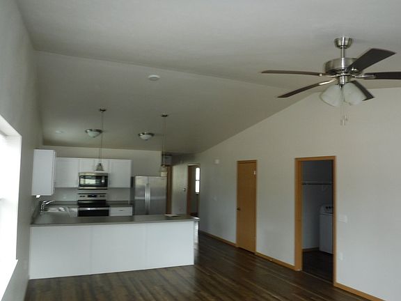 5th image of 306 E Crocker St