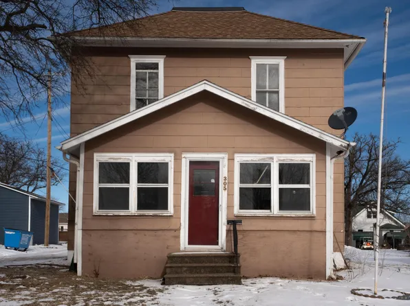 305 Park St, Reinbeck, IA 50669