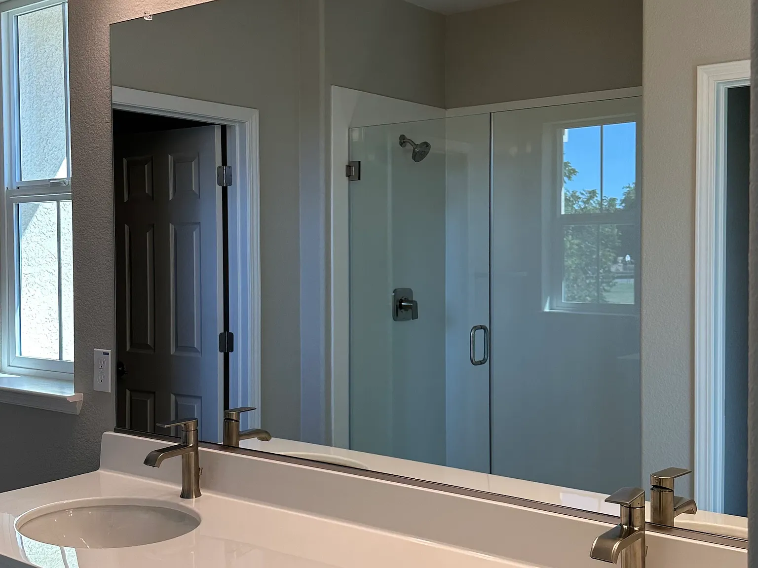 4 bed, 1942 sqft, $3,750 — Photo 4