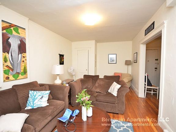 5th image of 1626 Commonwealth Ave APT 2