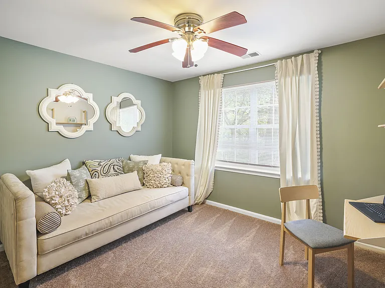 Stonehaven Apartments — Photo 18