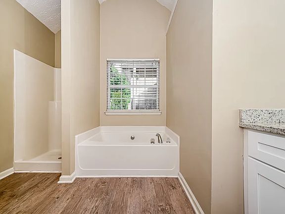 4th image of 185 Rankin Cir