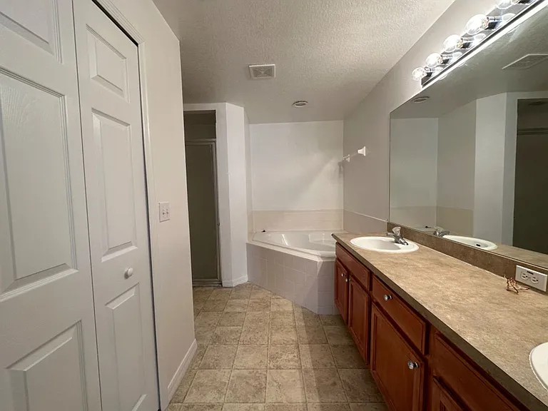 2932 Foraker Way — Photo 20