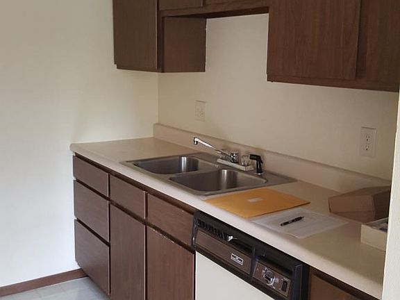 Galley Kitchen - dishwasher and waste disposal