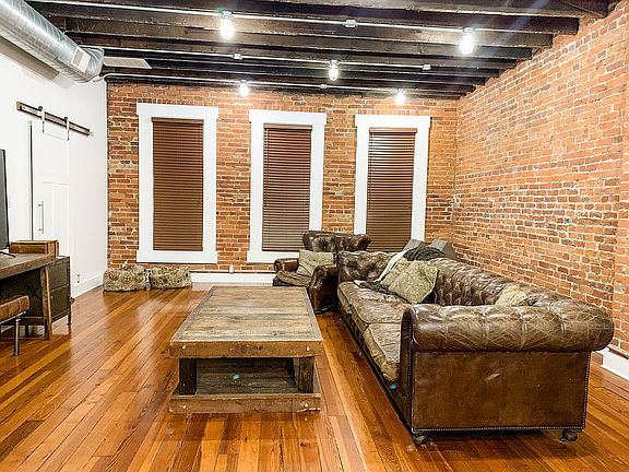5th image of 114 Scioto St