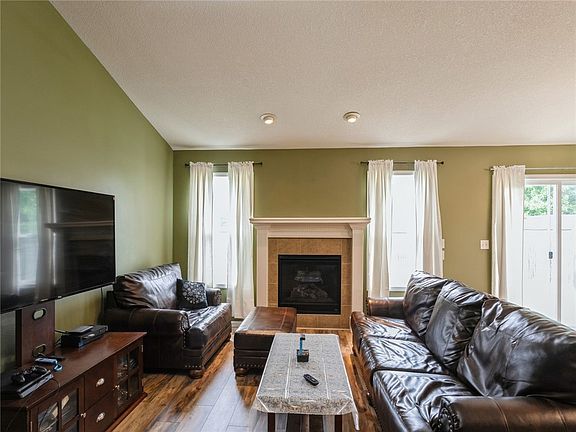 5th image of 1240 Crestview Dr