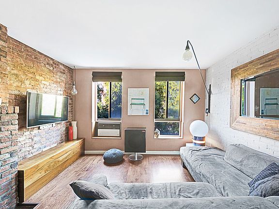 4th image of 418 1/2 E 9th St