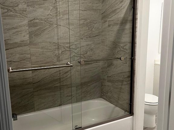 4th image of 730 S Serrano Ave #40