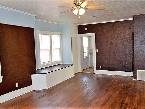 3rd image of 617 N Crawford Ave