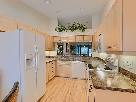 3rd image of 5319 Fairway Woods Dr APT 2712