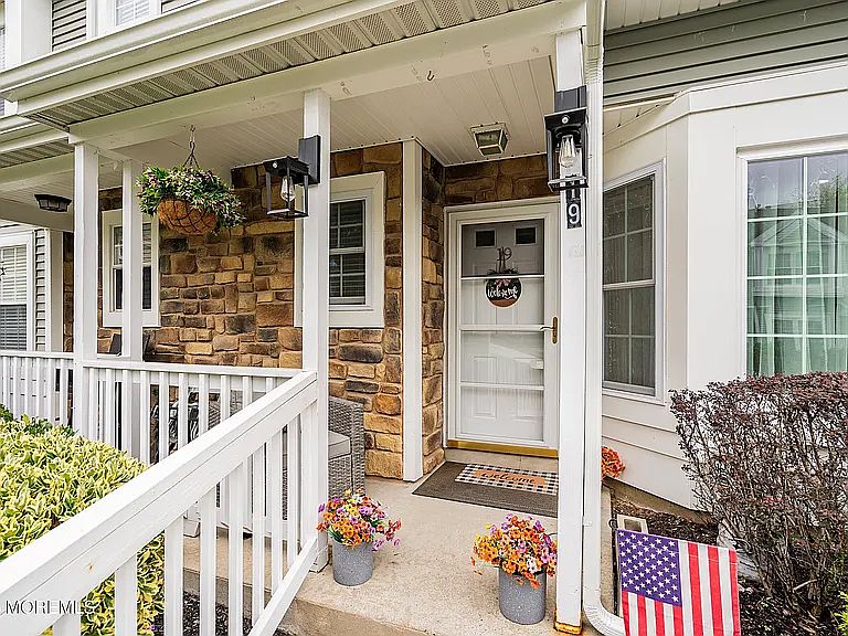 1st image of 19 Horseshoe Ct #19
