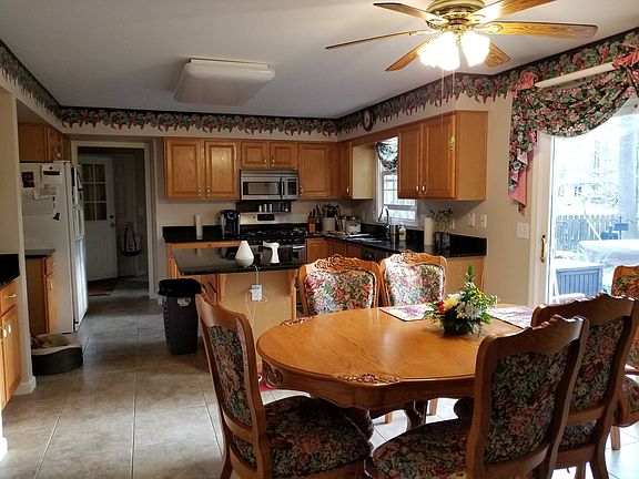 Kitchen Dining Area