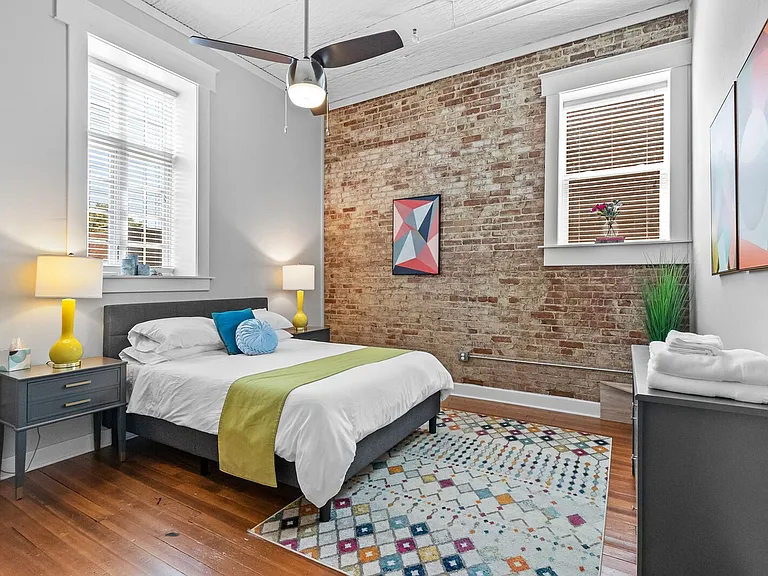 116 S Broadway St — Photo 4