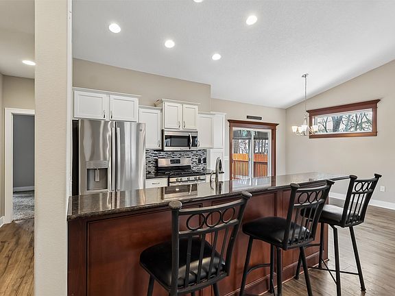 4th image of 219 S 12th St