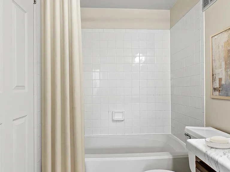 Windsor Woods Apartments — Photo 22