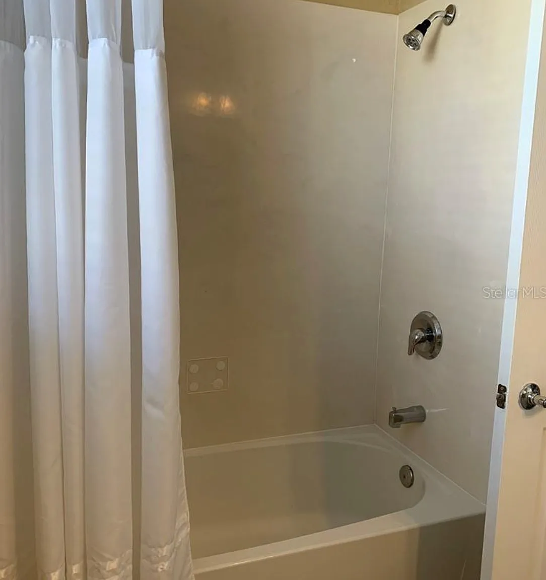 3 bed, 1247 sqft, $2,000 — Photo 2