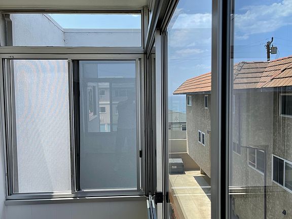 Peekaboo ocean view from the sun room.