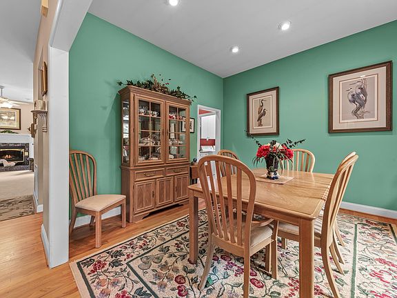 4th image of 1370 Deerwood Dr