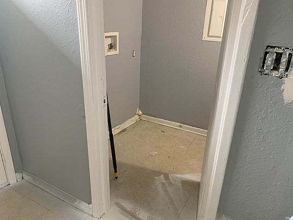 4th image of 39034 Edwards Ct