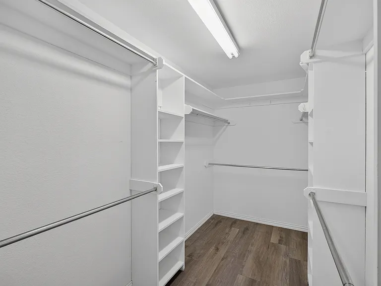 1037 McCoy Dr — Photo 13