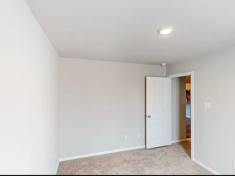 1101 La Esperanza Dr — Photo 2