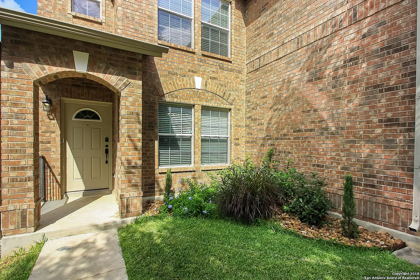 4 bed, 2.5 bath, 2239 sqft, $2,200 — Photo 3