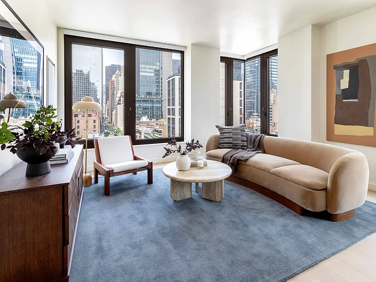 300 E 50th St #18B — Photo 1