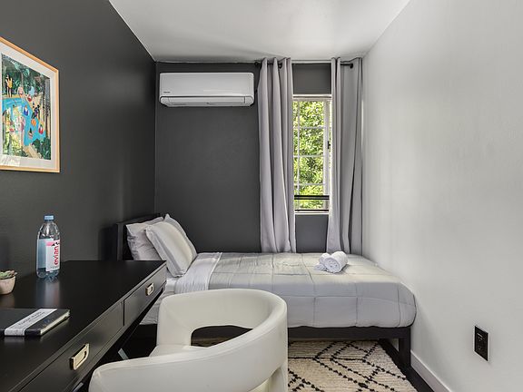 5th image of 10777 Ashton Ave #202-6
