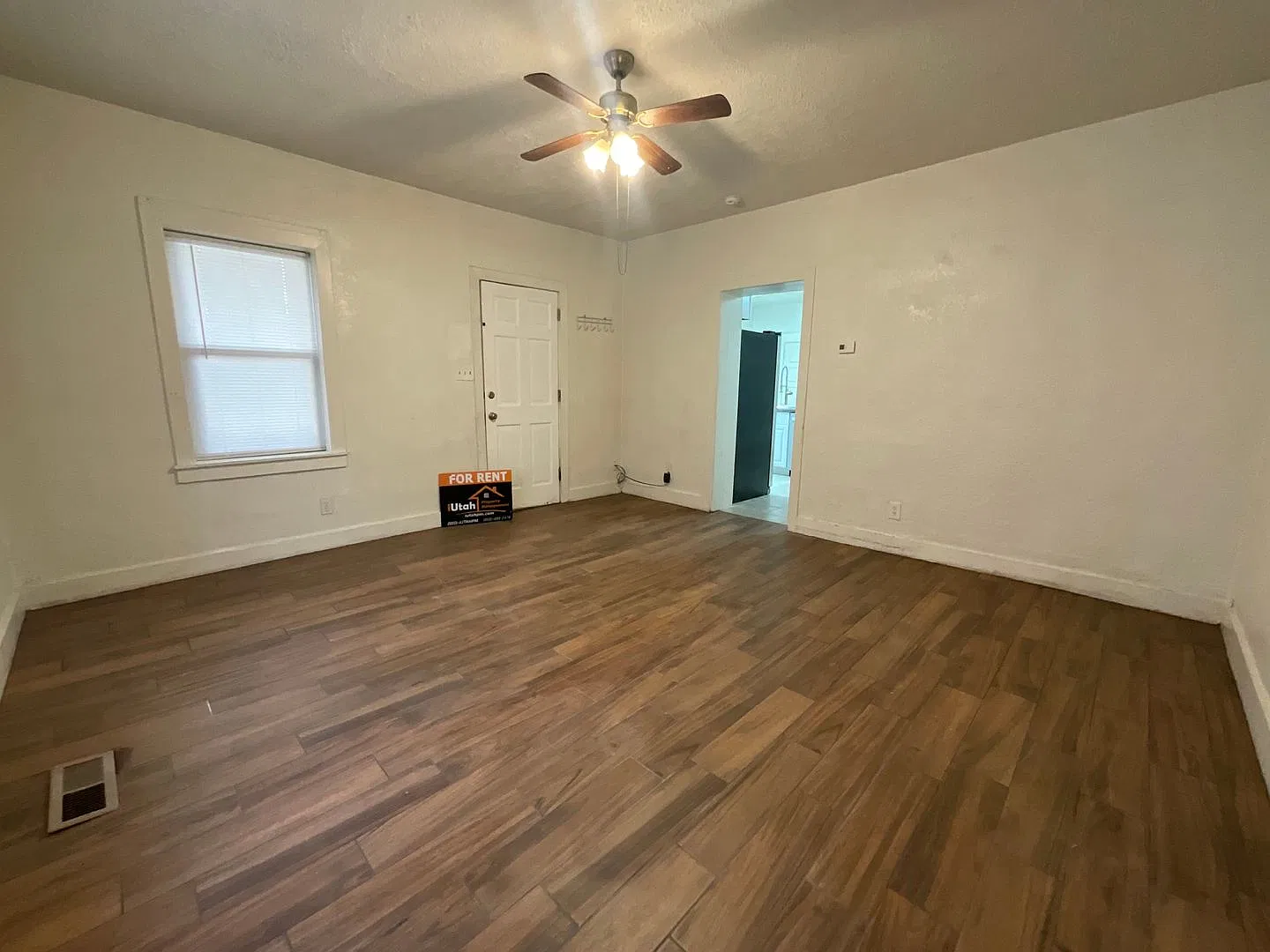295 E — Photo 3