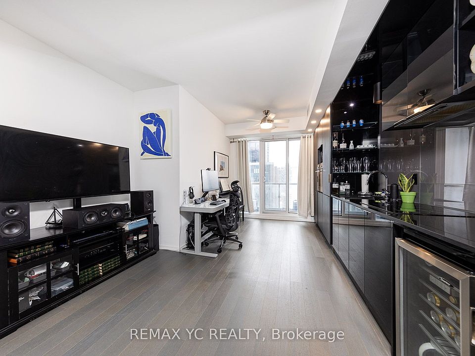 1st image of 70 Temperance St #2912