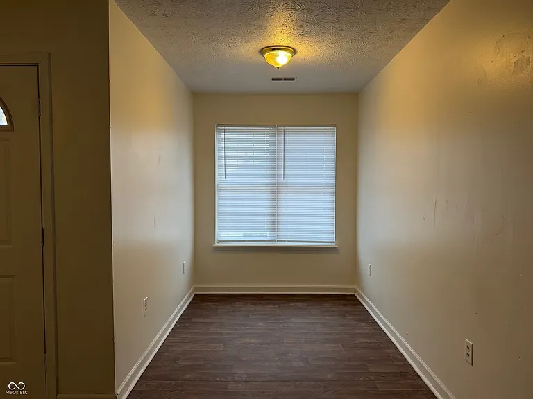 4930 Elliott Ave — Photo 6