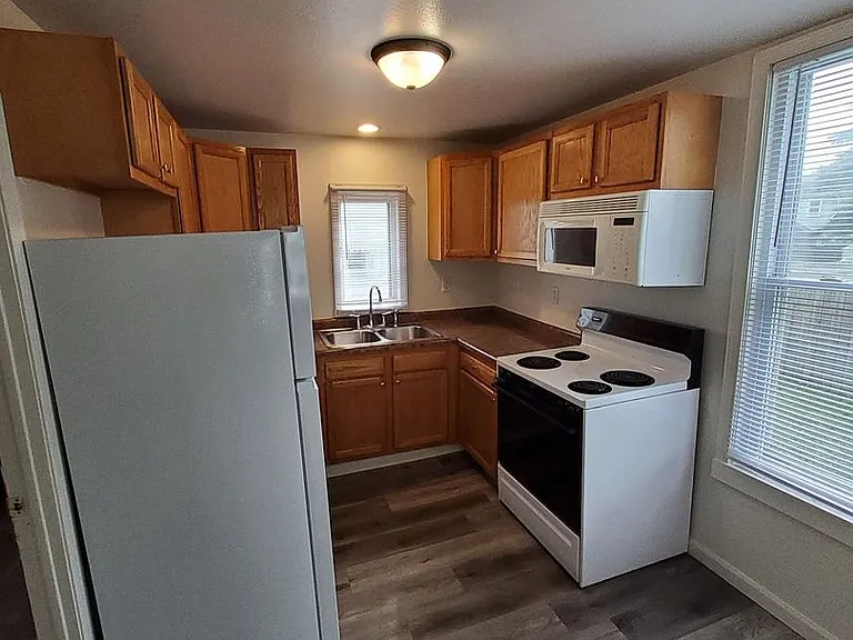 525 W 5th St — Photo 2