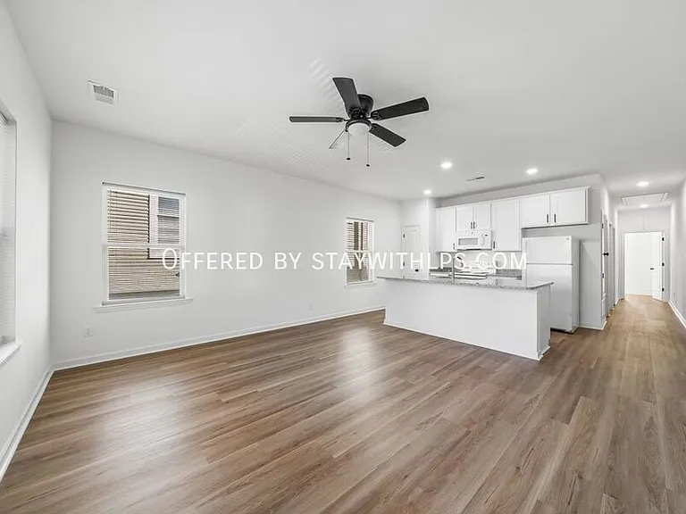1571 Court Ave #102 — Photo 39