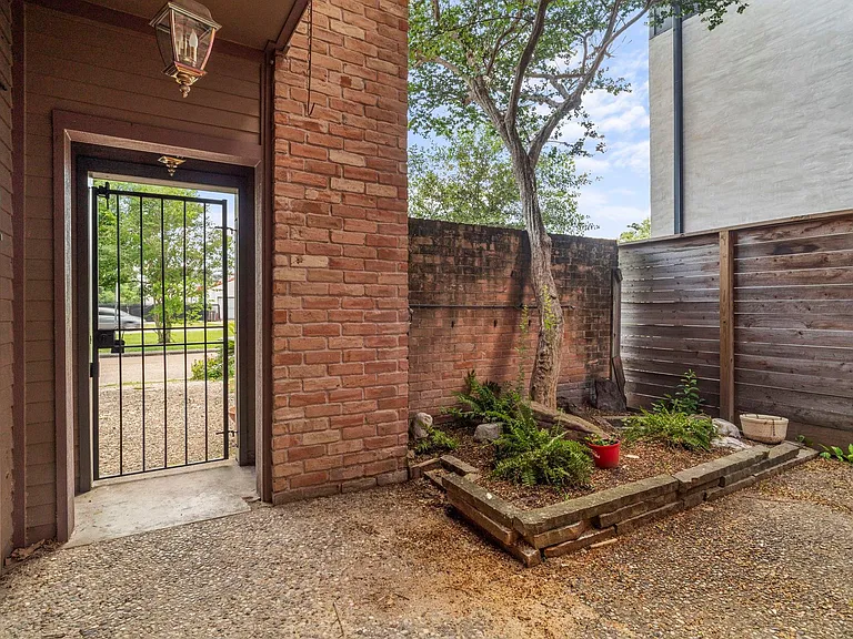 6215 Westcott St #A — Photo 3