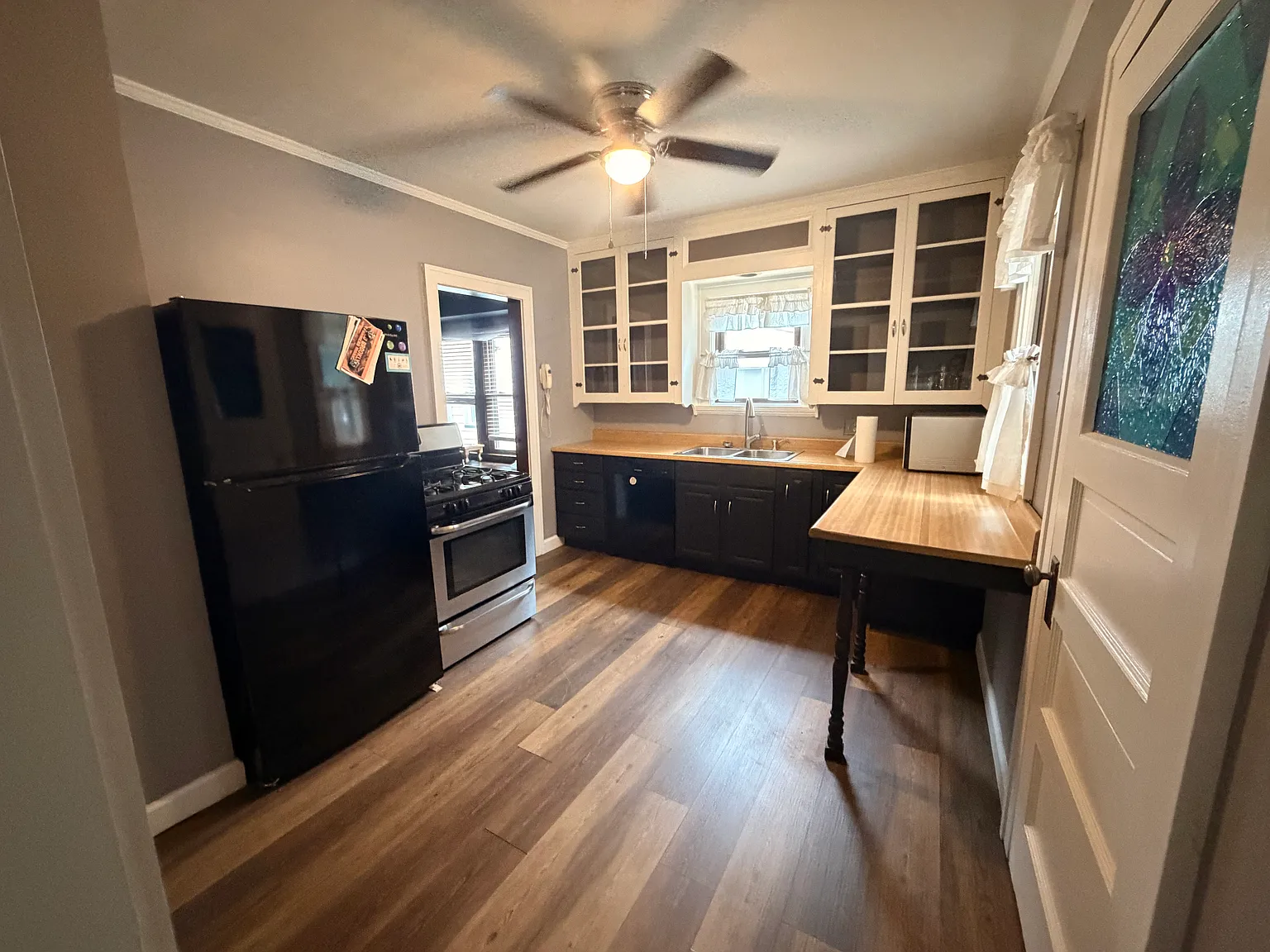 3 bed, 1129 sqft, $1,750 — Photo 4