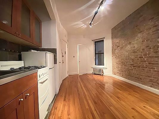 1st image of 1515 Lexington Ave APT 3C